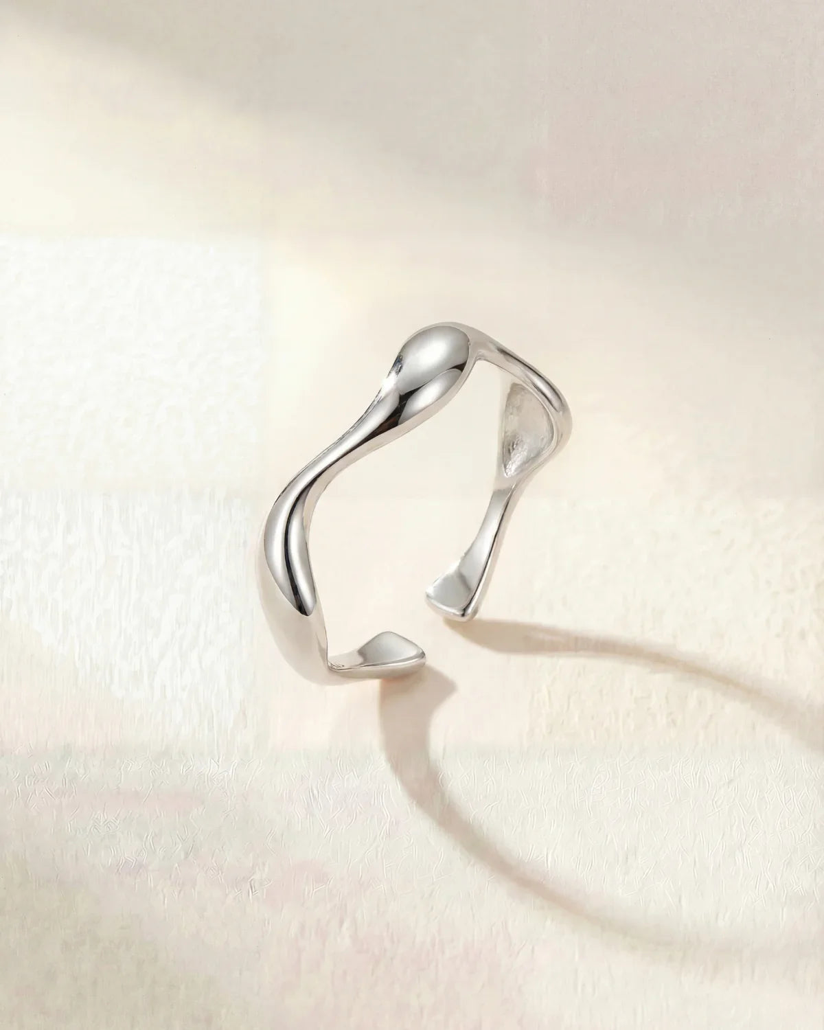 Silver wavy band ring with open ends, adjustable