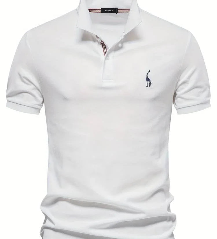 Casual sports polo shirt in white, ribbed collar and 3-button placket, small chest logo