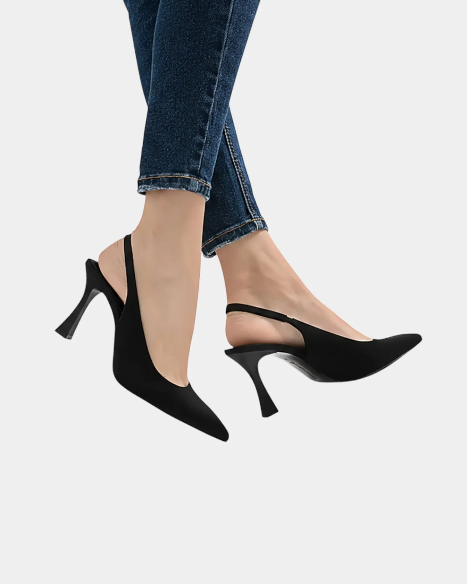Classic high heels in black, pointed toe with slim heel