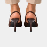 Classic high heels in dark brown with pointed toe and slim heel