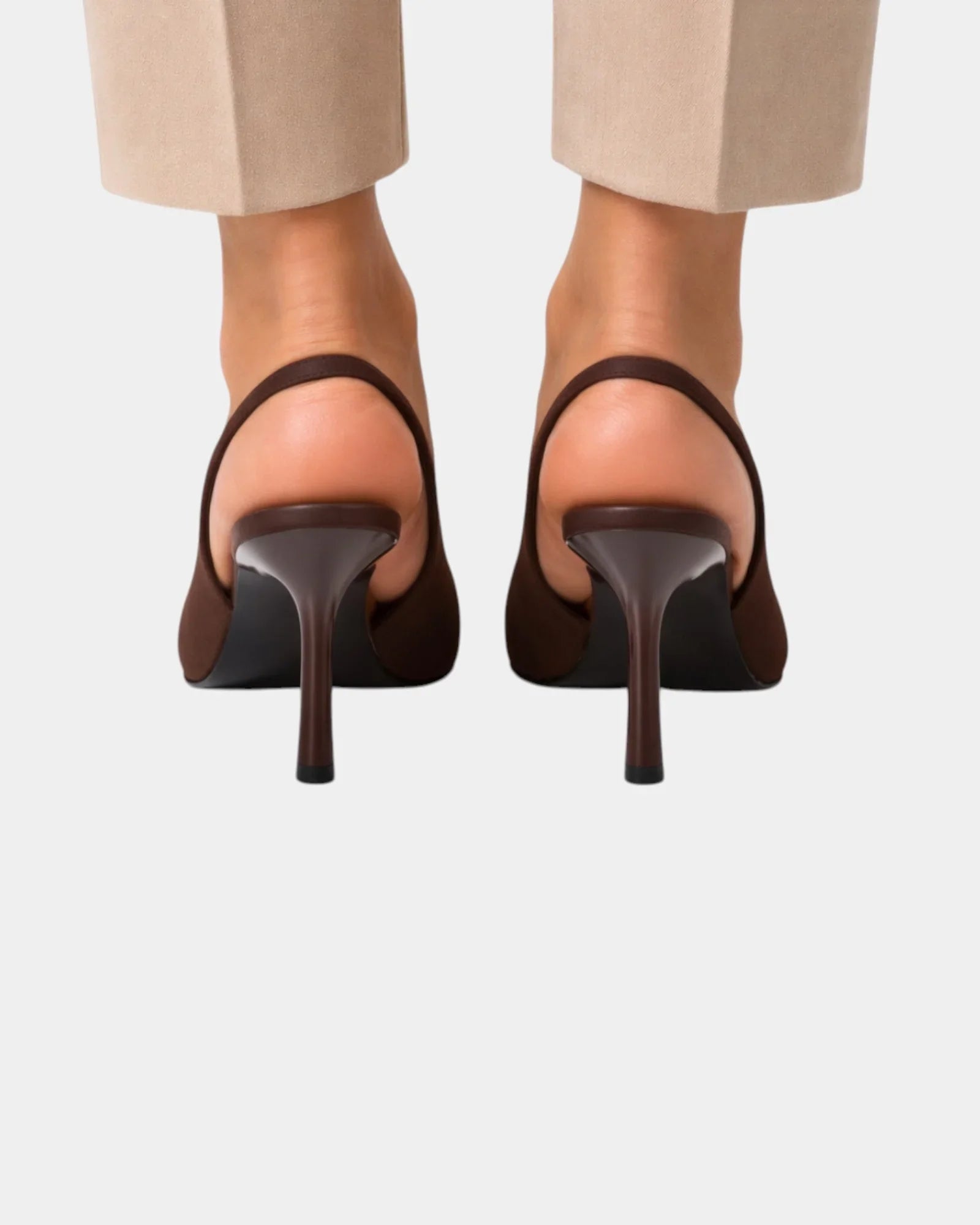 Classic high heels in dark brown with pointed toe and slim heel