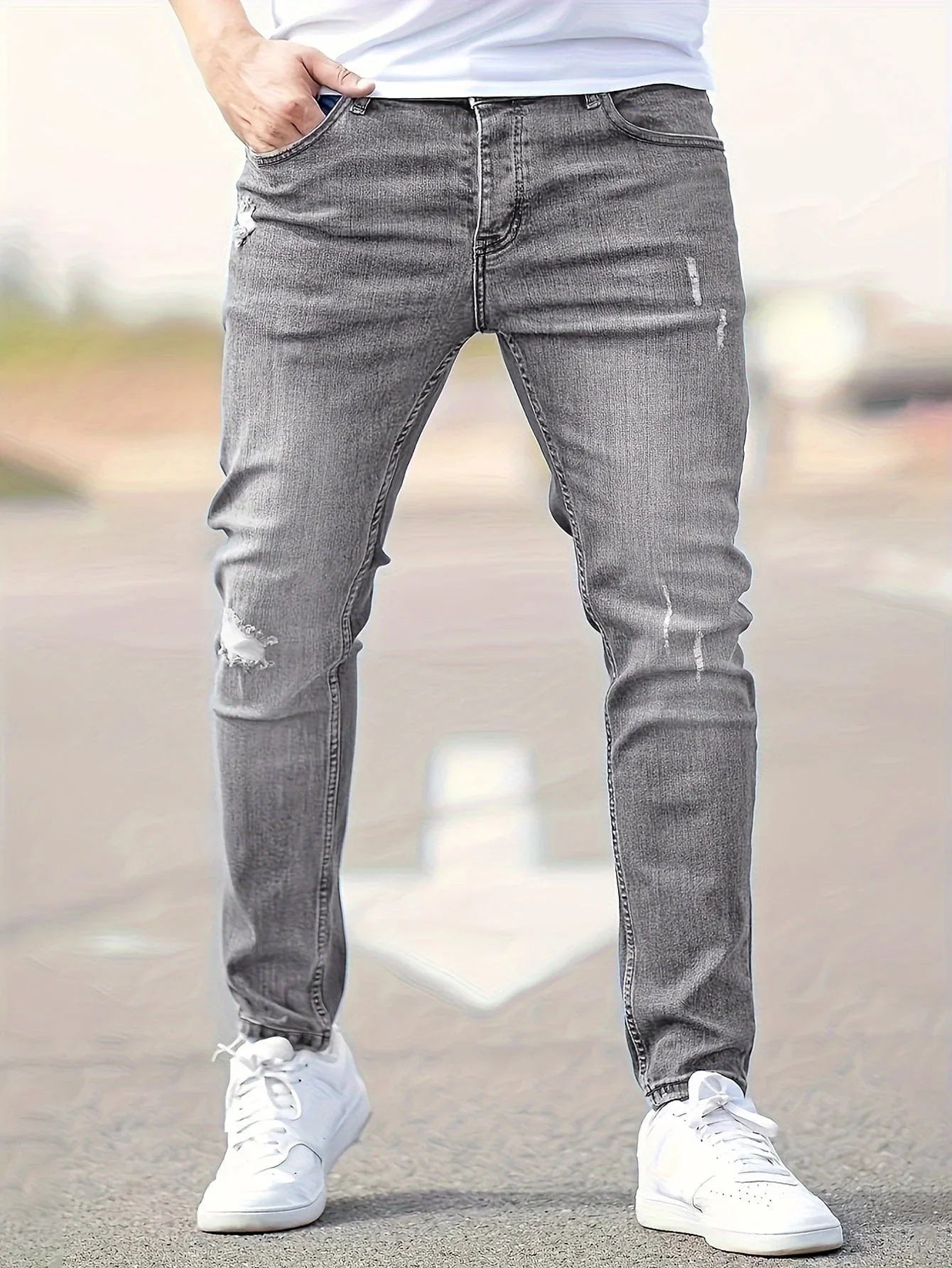 Slim-fit ripped jeans in gray wash, ripped knee details and tapered fit