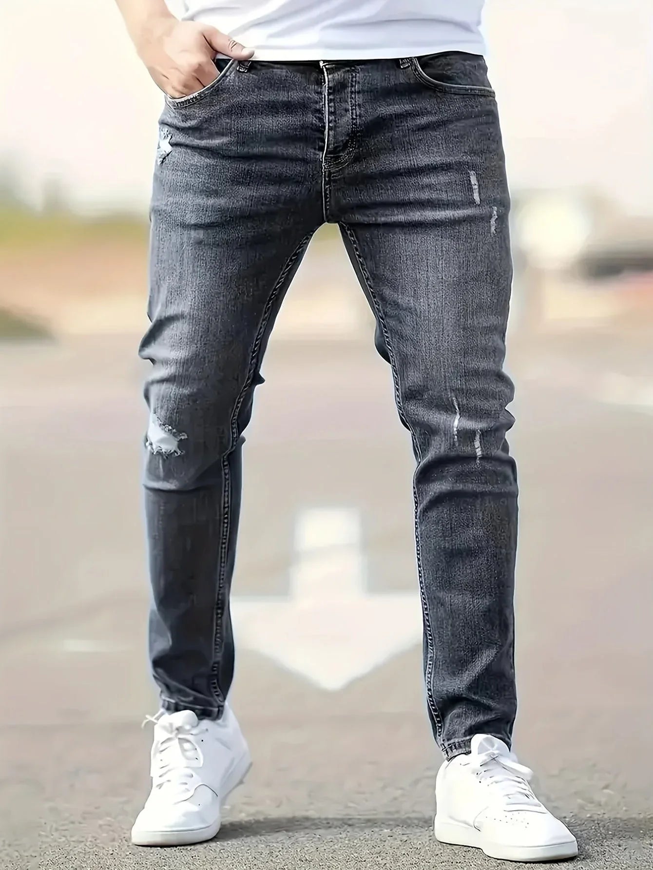 Slim-fit ripped jeans in medium blue, distressed knees and raw hems